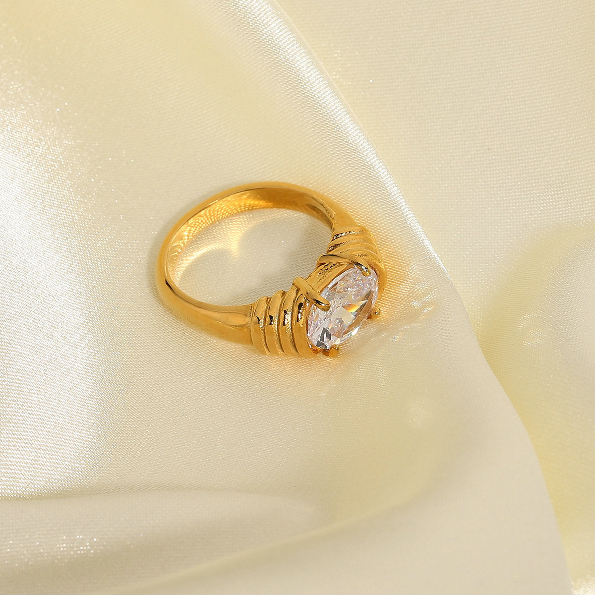 Piuma Zircon Band Ring — view 5