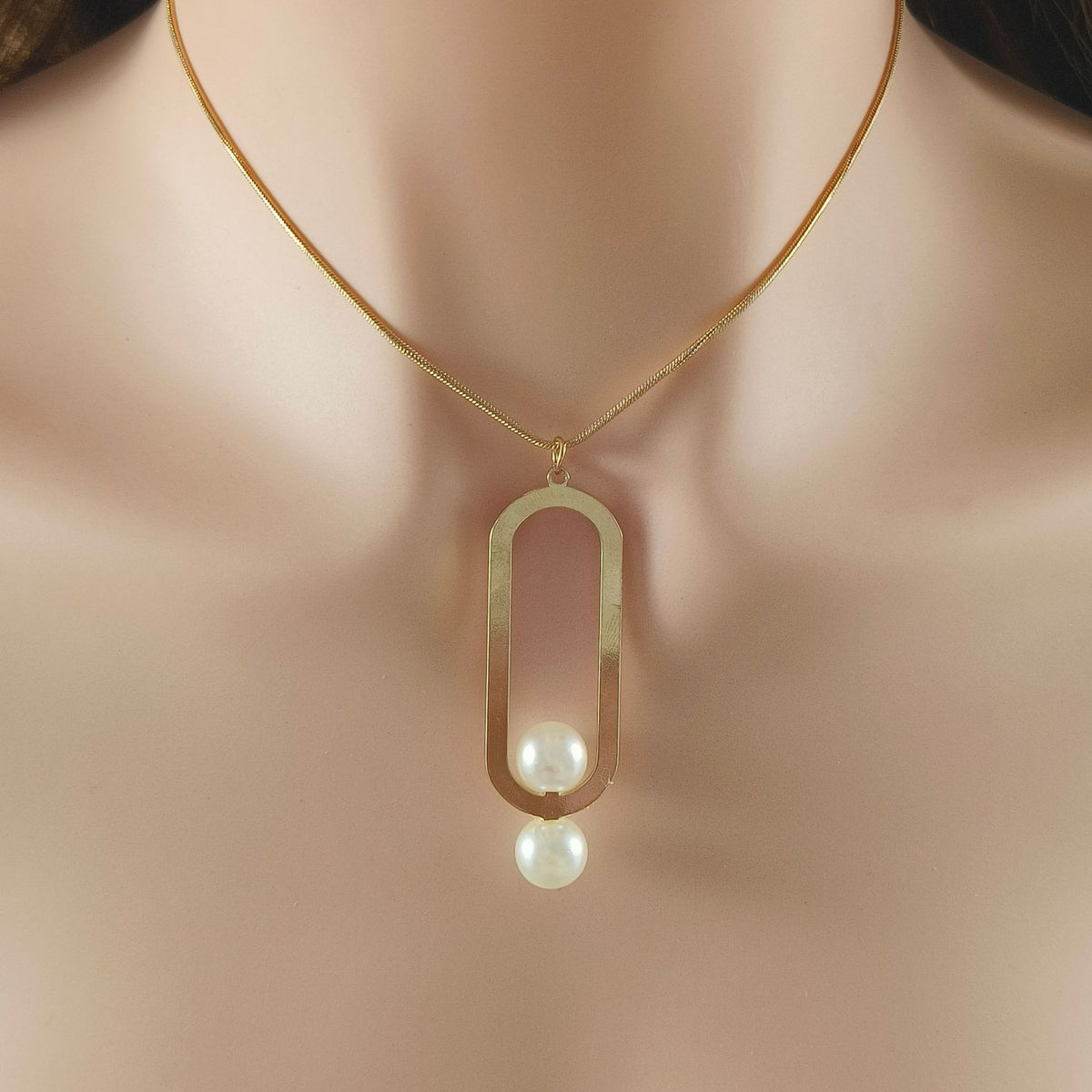 Sole Oval Pearl Pendant Necklace — view 4
