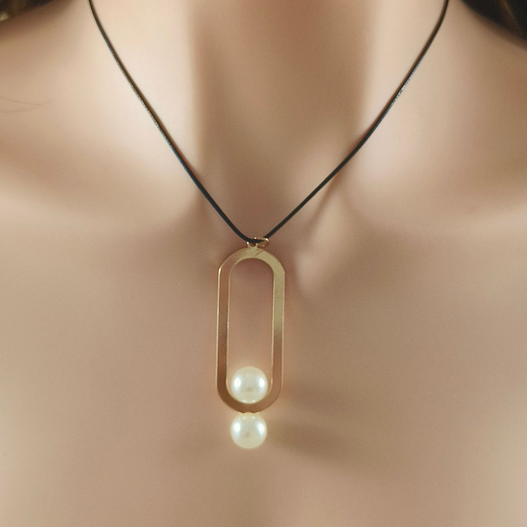 Sole Oval Pearl Pendant Necklace — view 6