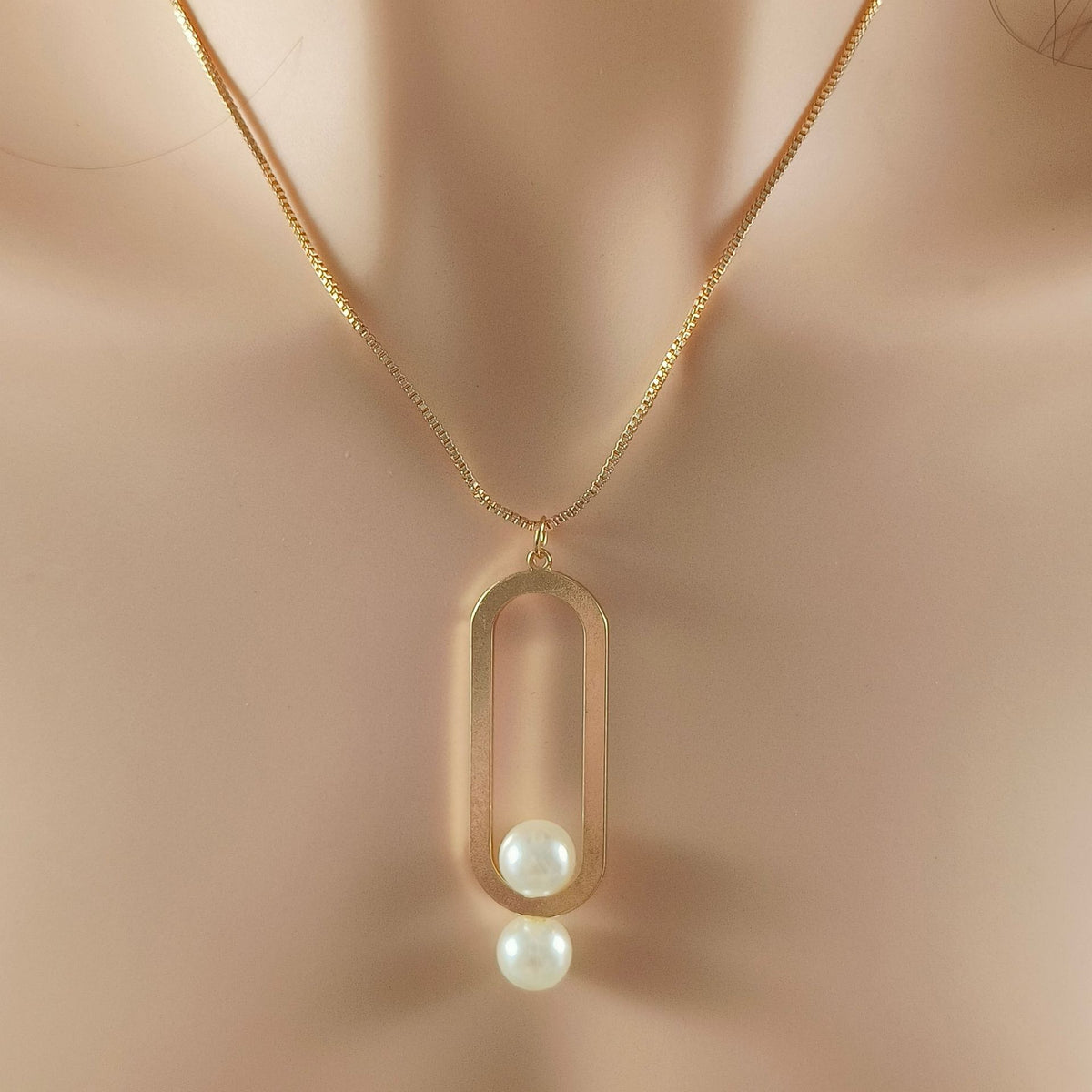Sole Oval Pearl Pendant Necklace — view 5