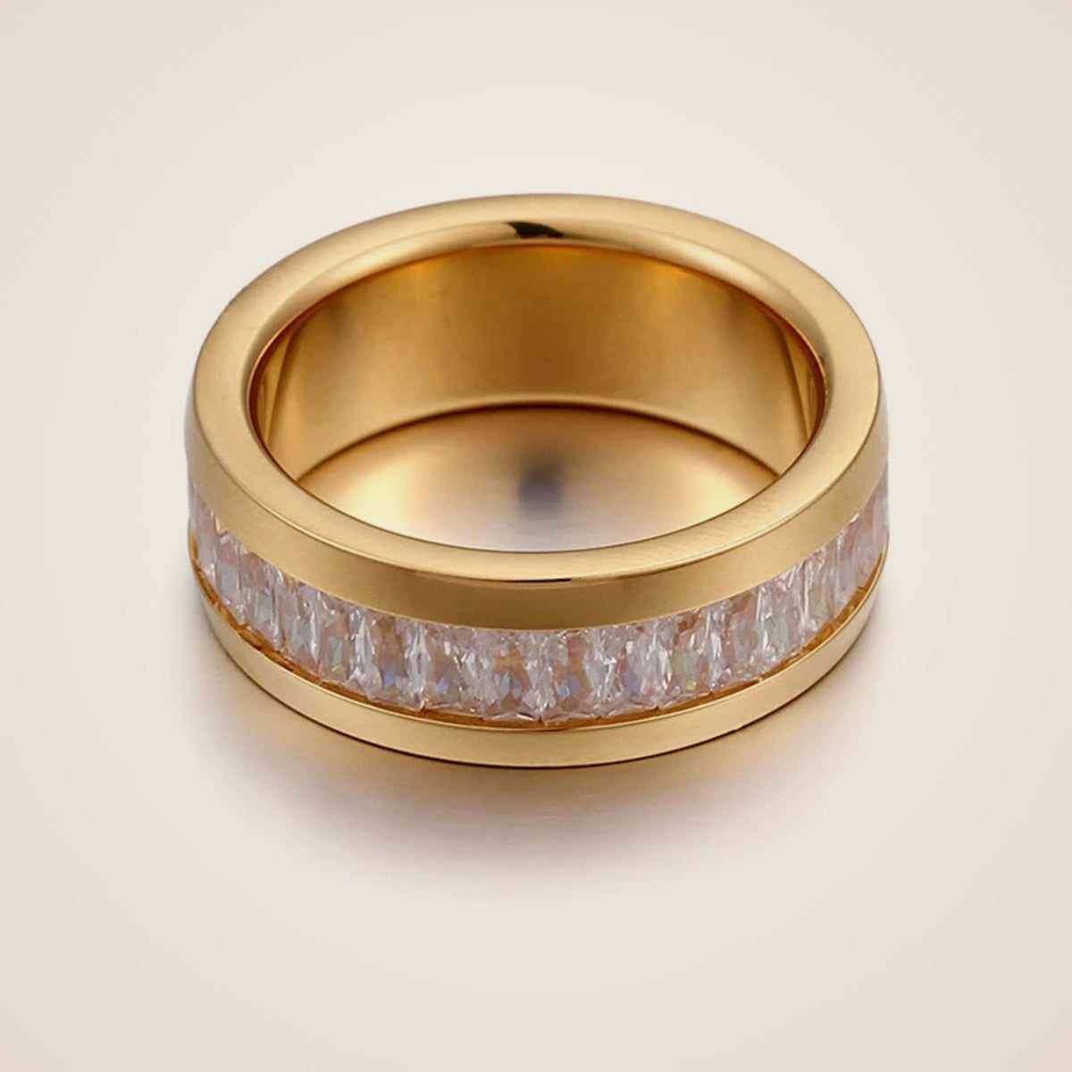 Lino Crystal Band Ring